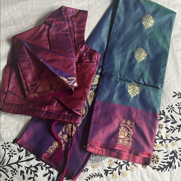 SAREE Dresses & Skirts - Elegant Purple and Red Women's Dress